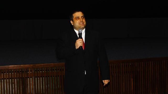 Preşedintele Florin Geambaşu făcând o scurtă prezentare a filmului "Faceţi cunoştinţă cu mormonii".