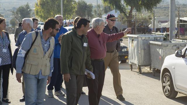 Varstnicul Ballard alaturi de conducatori UNHCR Grecia