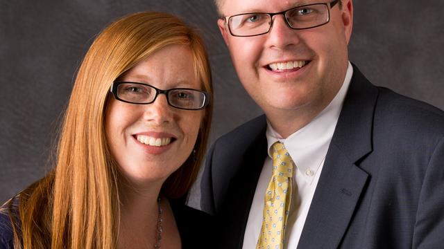Brian K. Ashton alături de soţia dânsului, Melinda Earl Ashton