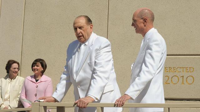 Monson-Eyring-Mormon-Gila-Valley-Arizona-Temple_orig_1800x1200.jpg