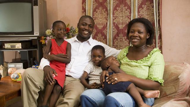 aa-family-on-couch-208901-wallpaper.jpg