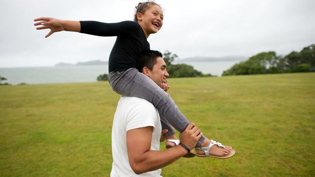 daughter-on-fathers-shoulders-1190587-wallpaper.jpg