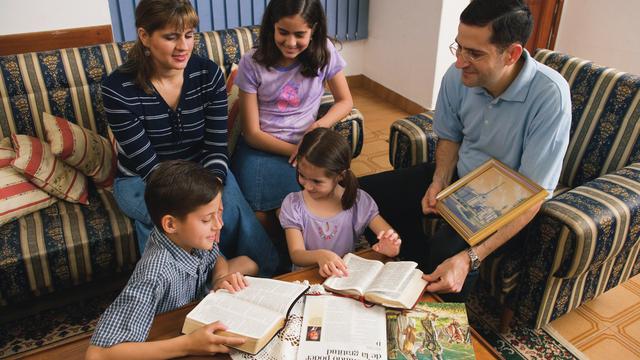family-home-evening-paraguay-244794-wallpaper.jpg