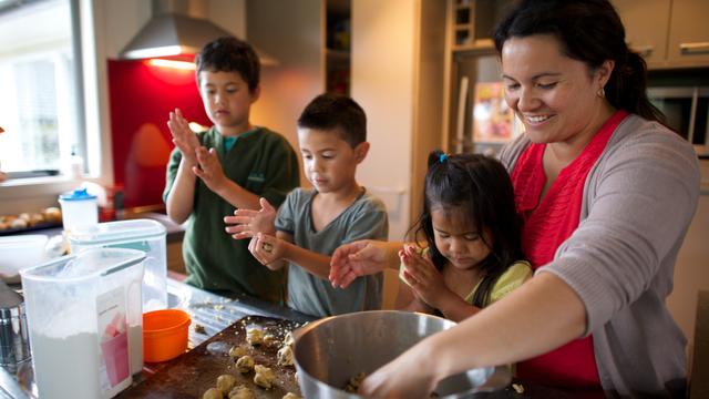 family-making-cookies-1190624-wallpaper.jpg