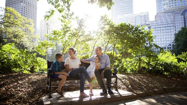 family-on-bench-australia-1196312-wallpaper.jpg