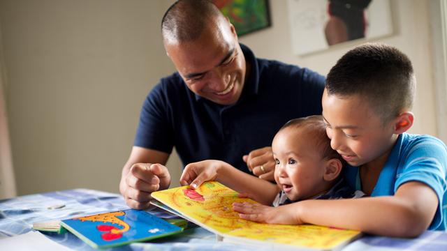 father-children-reading-books-1190838-wallpaper.jpg