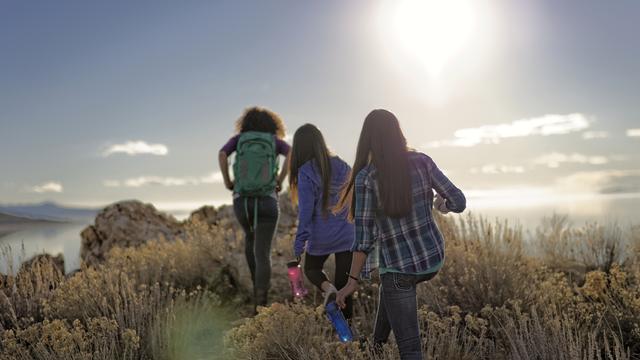 girls-camp-antelope-island-beach-woman-young-women-1246701-wallpaper.jpg