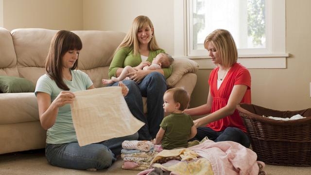 women-gather-661366-wallpaper.jpg